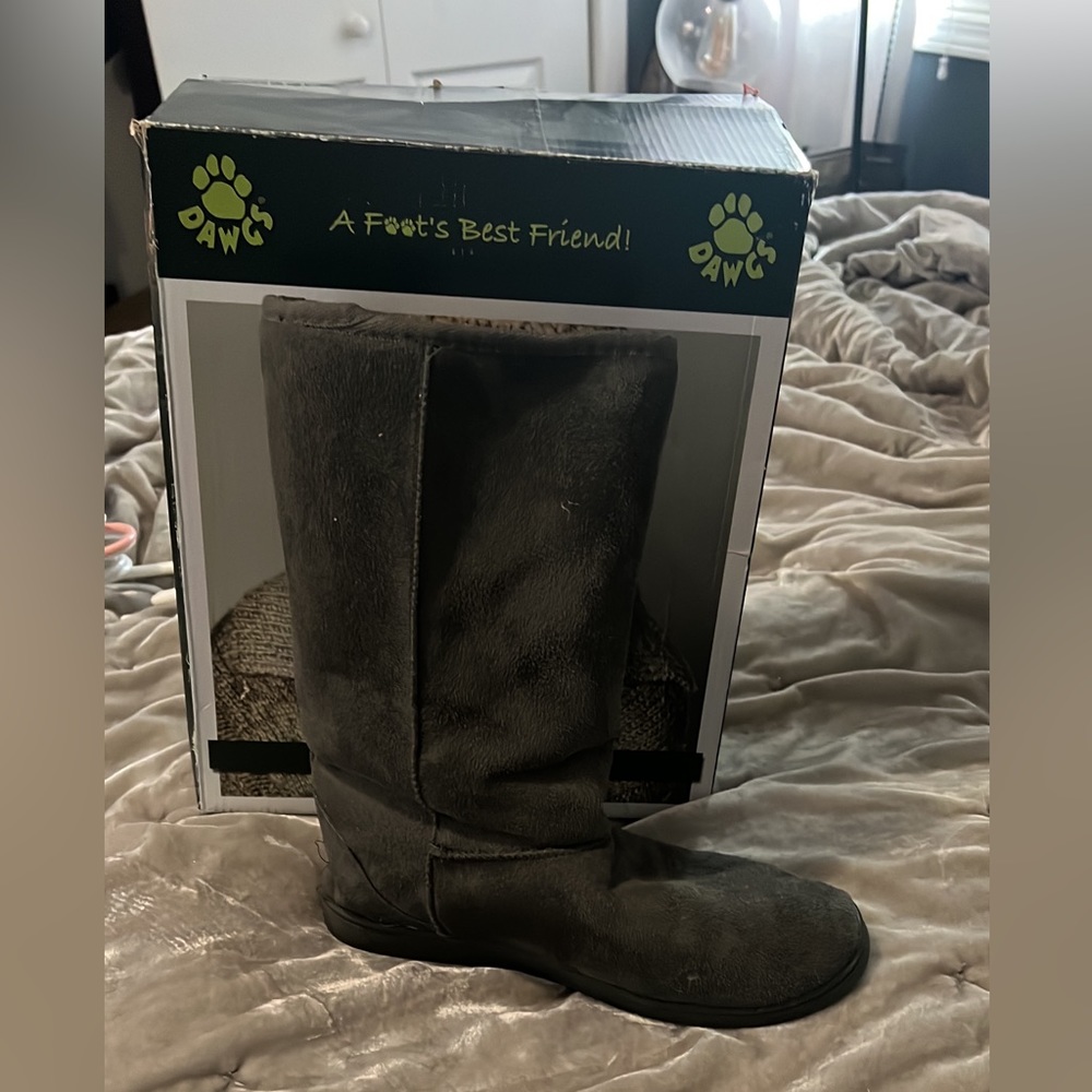 Grey boot